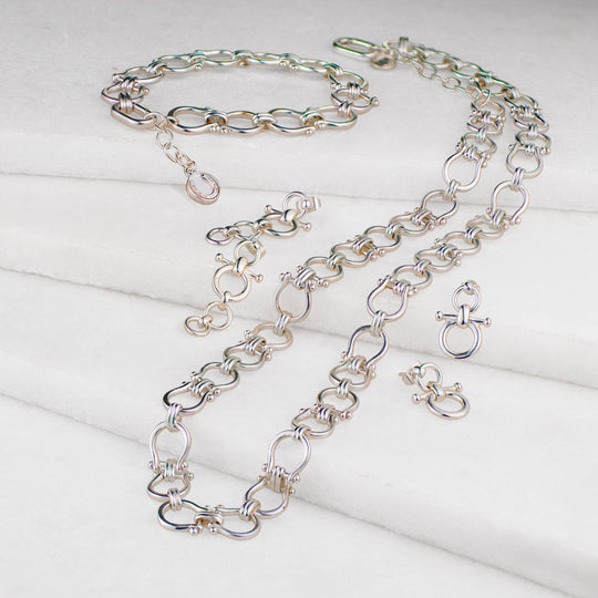 Chapelle - Horseshoe Link Equestrian Necklace in Silver