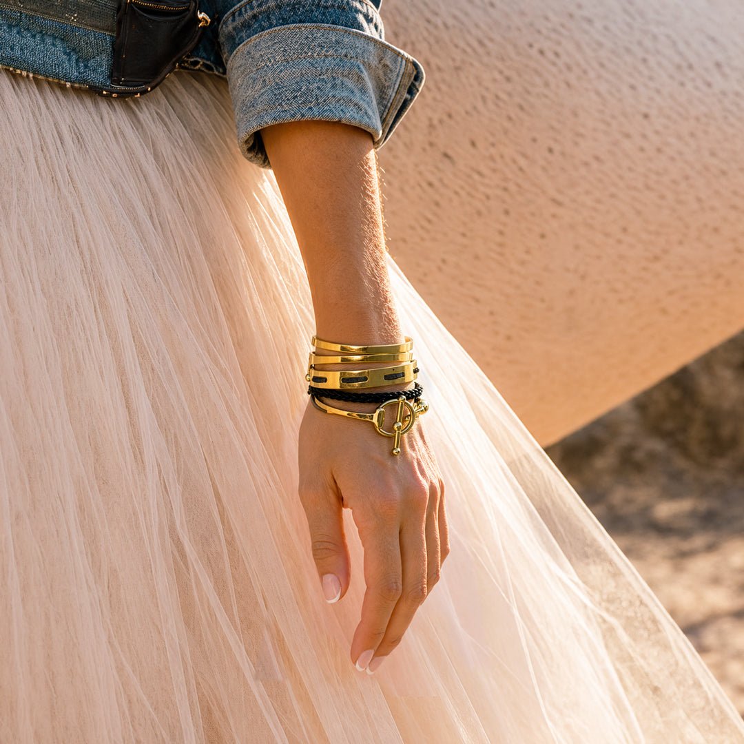 Odeza - Stylized Horse Bit Bracelet in Gold &amp; Black